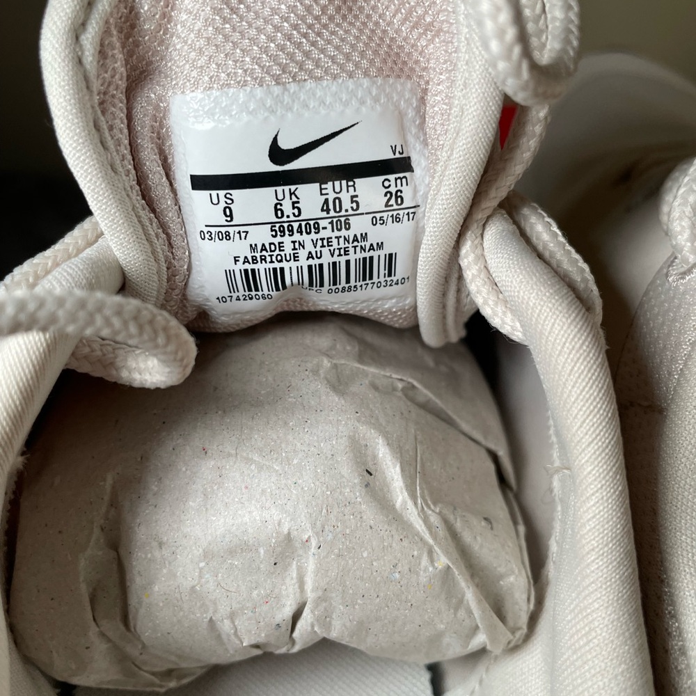Nike Cream Sneakers Classic Design - Picture 3 of 7